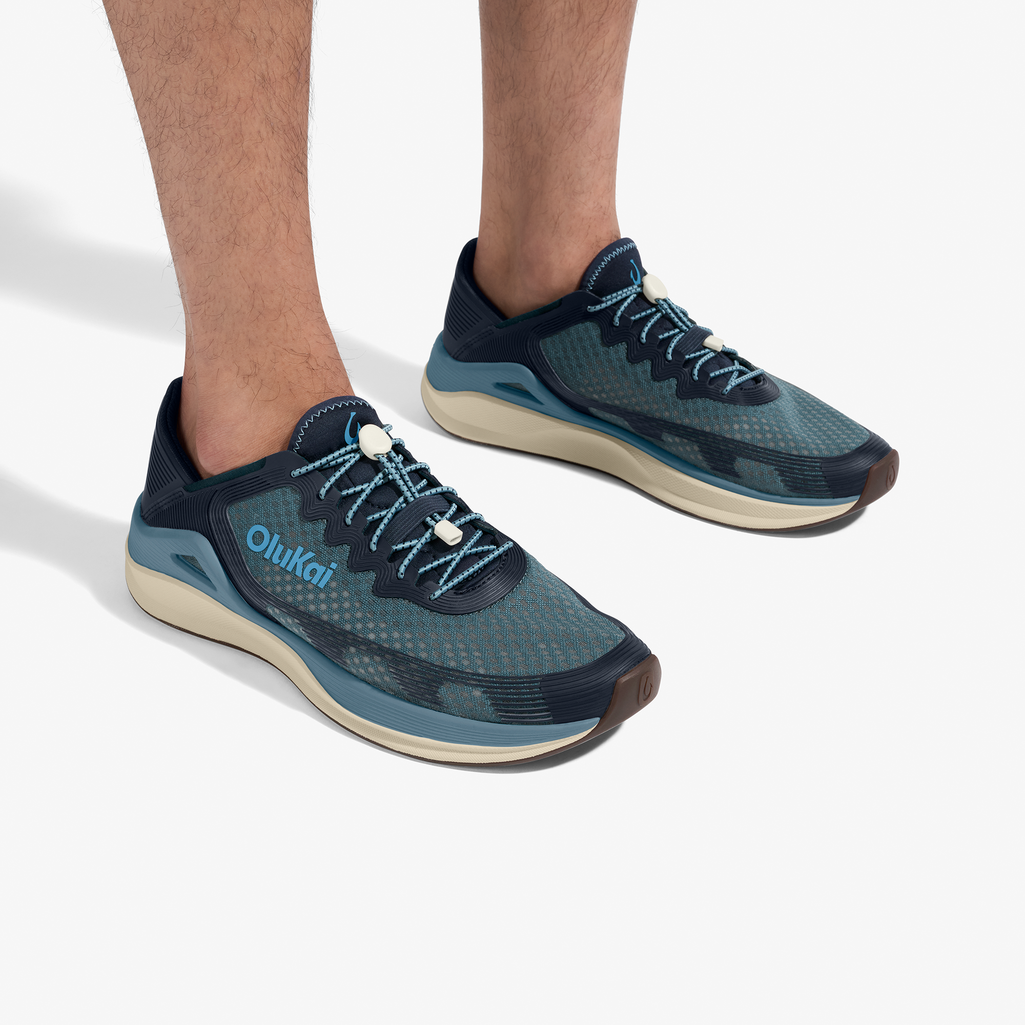 Alternative view of ʻAhi - Storm / Trench Blue