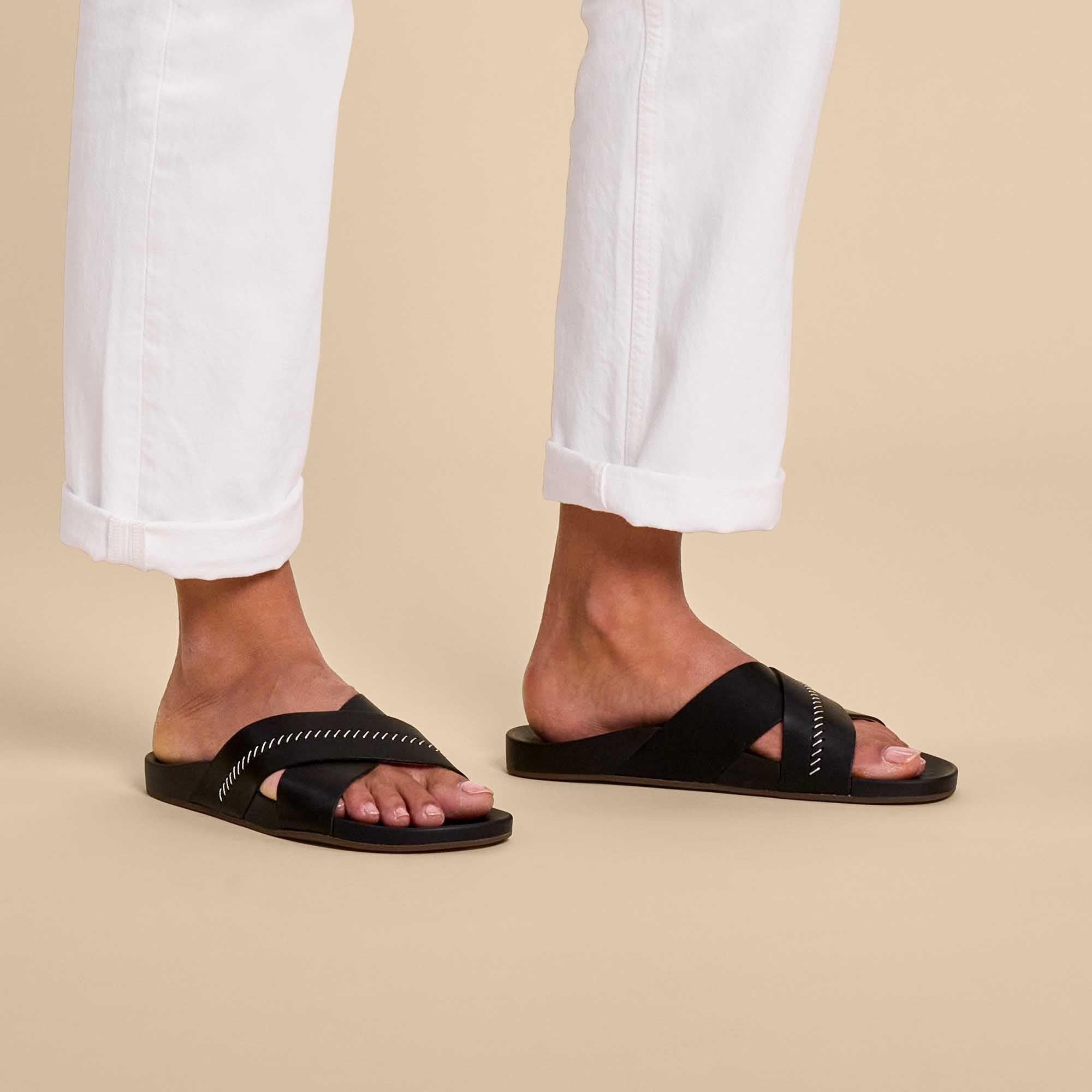 Alternative view of Kīpe'a Olu - Black