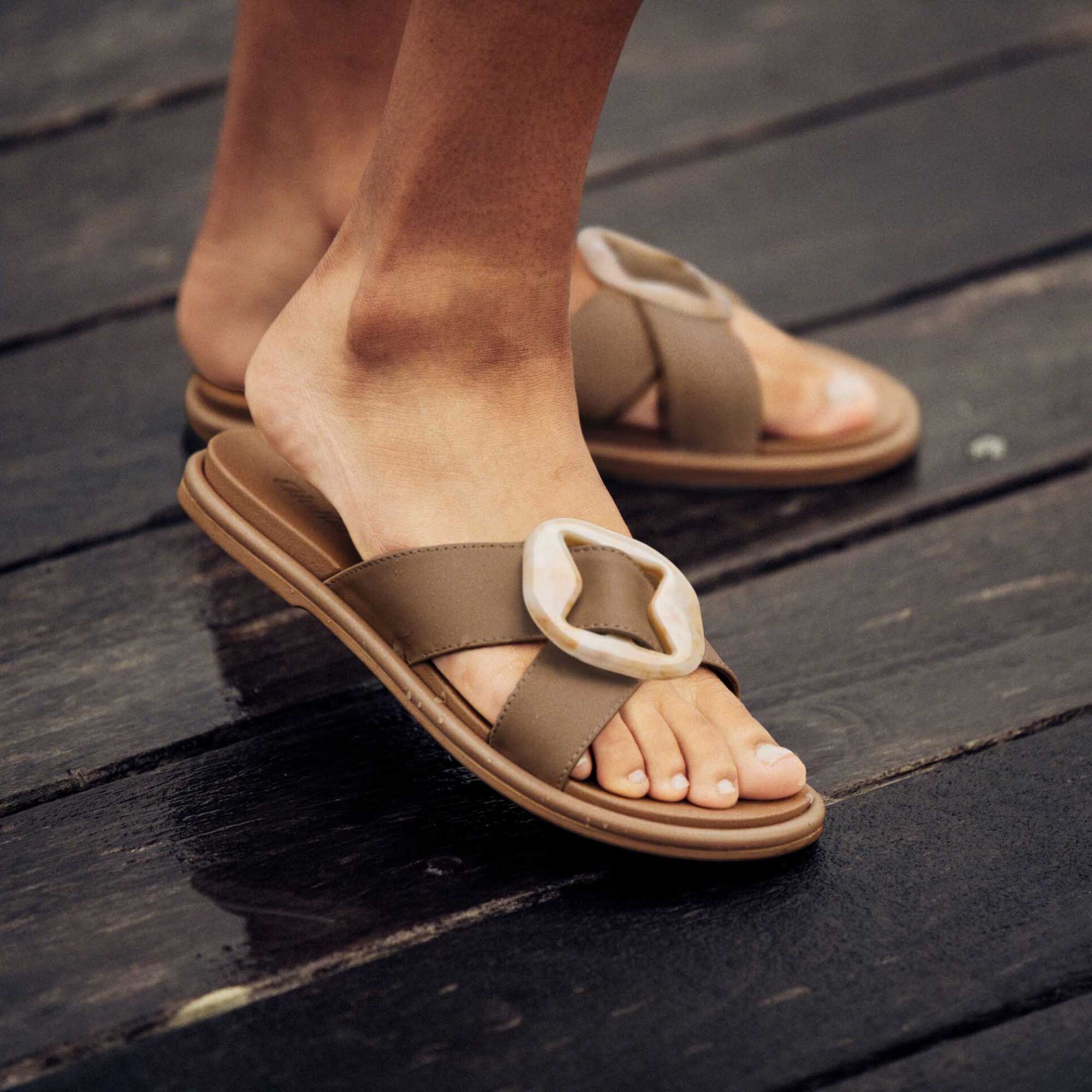 Alternative view of La'i Slide - Tan