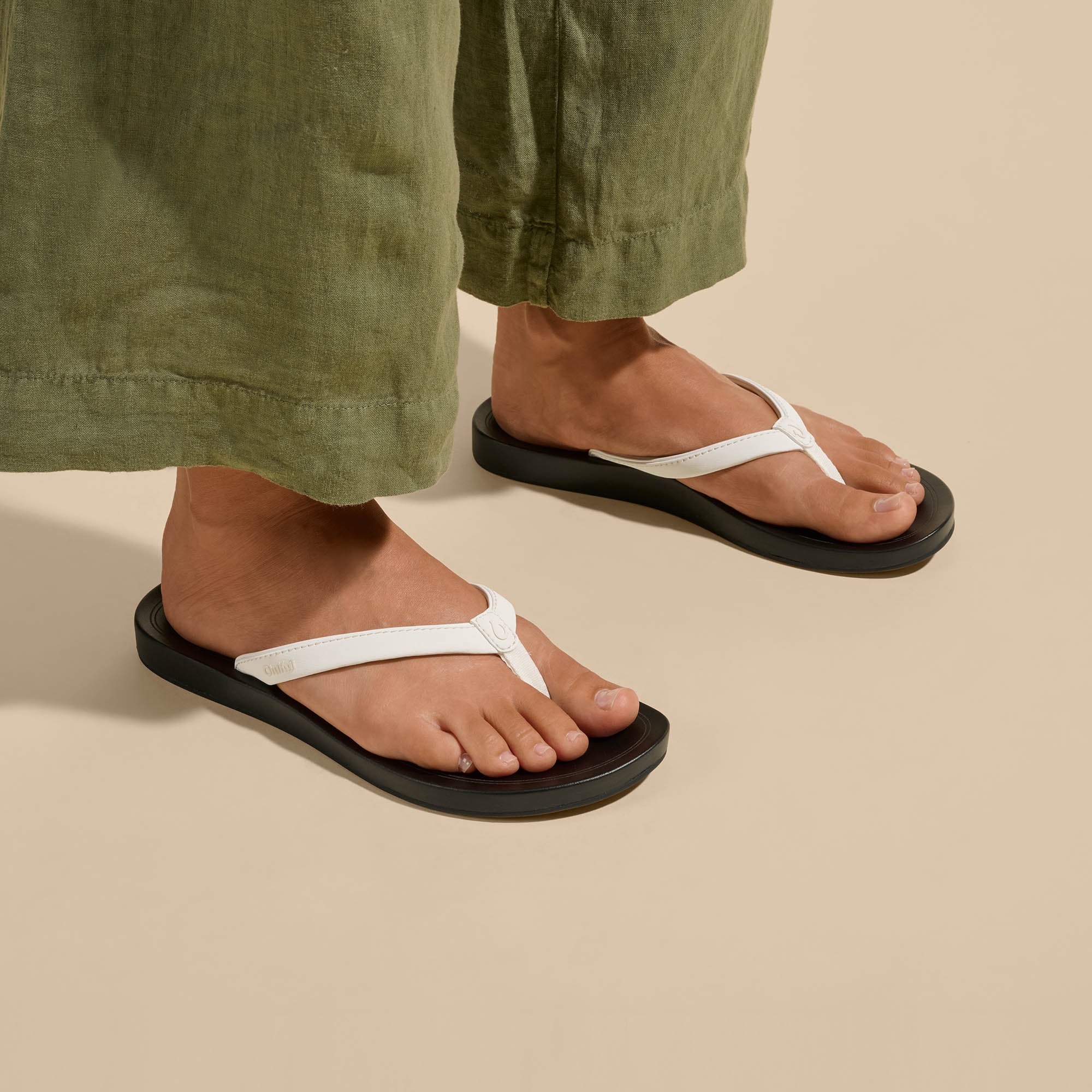 Uiki - Bright White / Lava Rock - Image 3