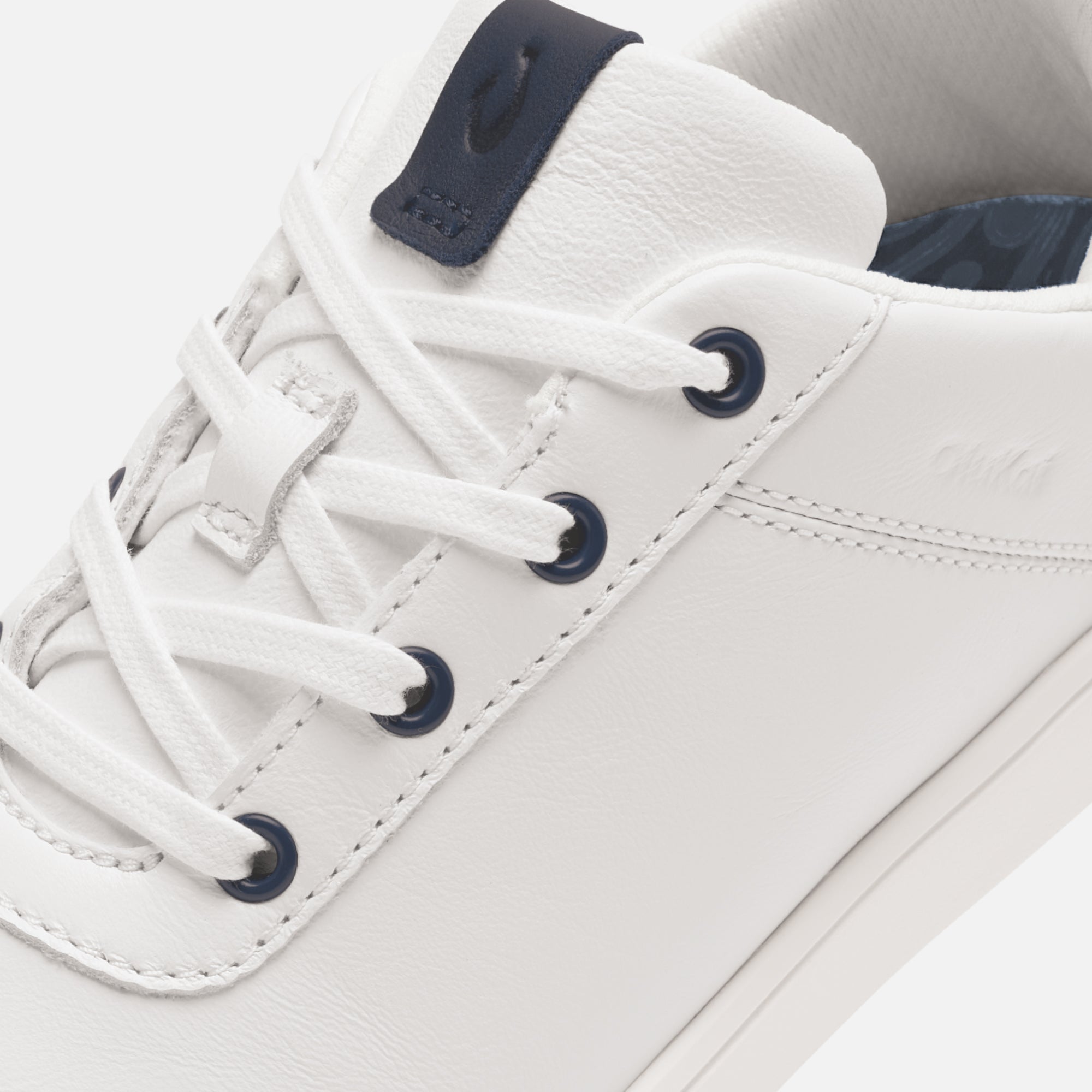 Alternative view of Puakea - Bright White / Trench Blue