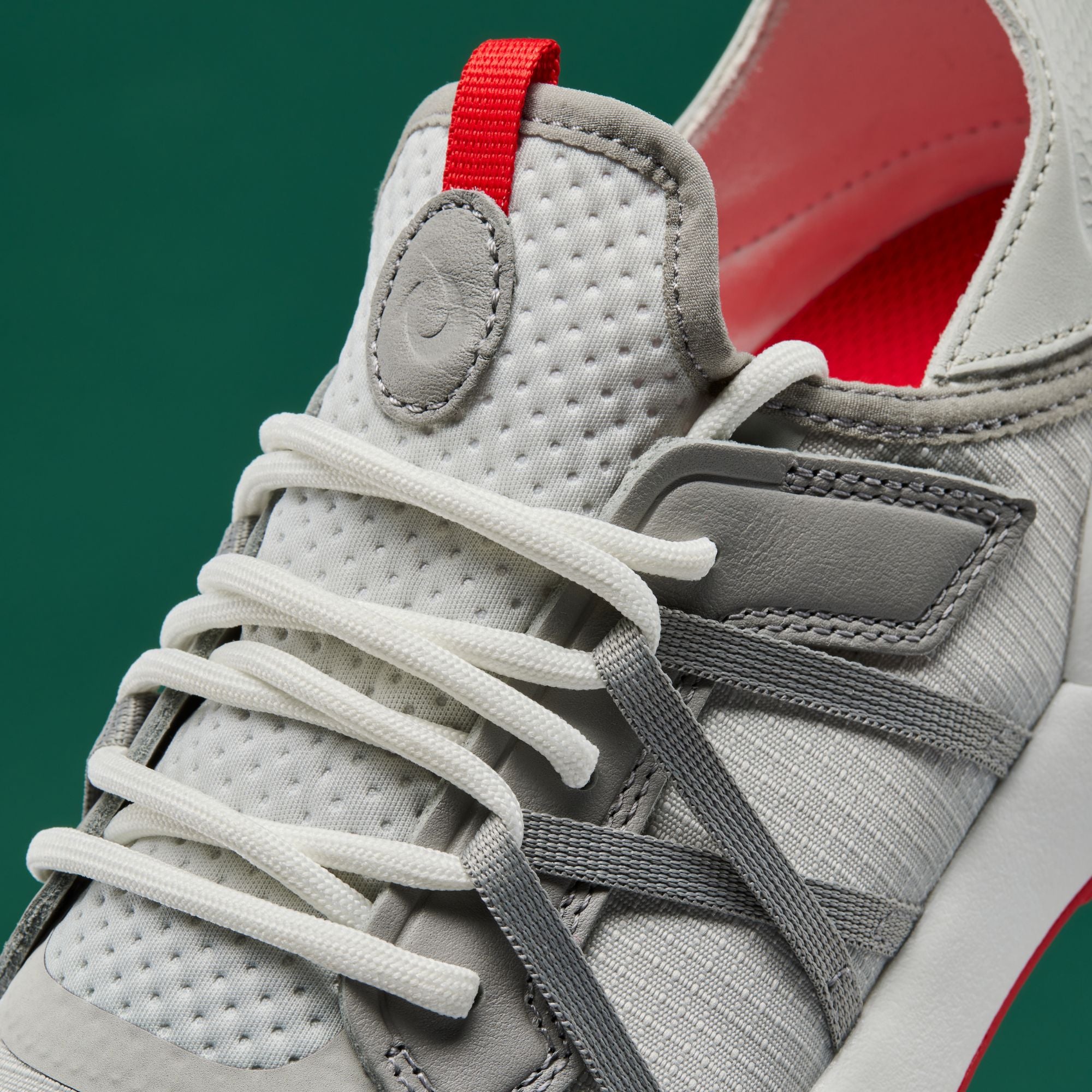 Alternative view of Manele - Sterling / Bright Red